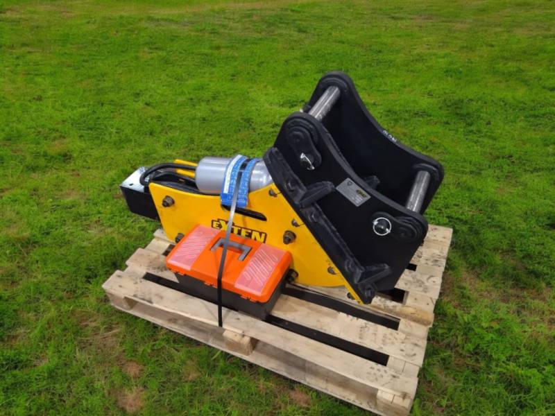 Гидромолот на экскаватор-погрузчик Hyundai H940S