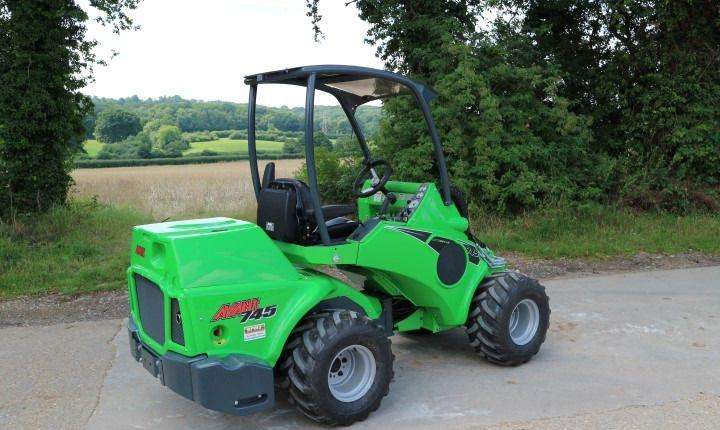 Мини погрузчик Avant 745