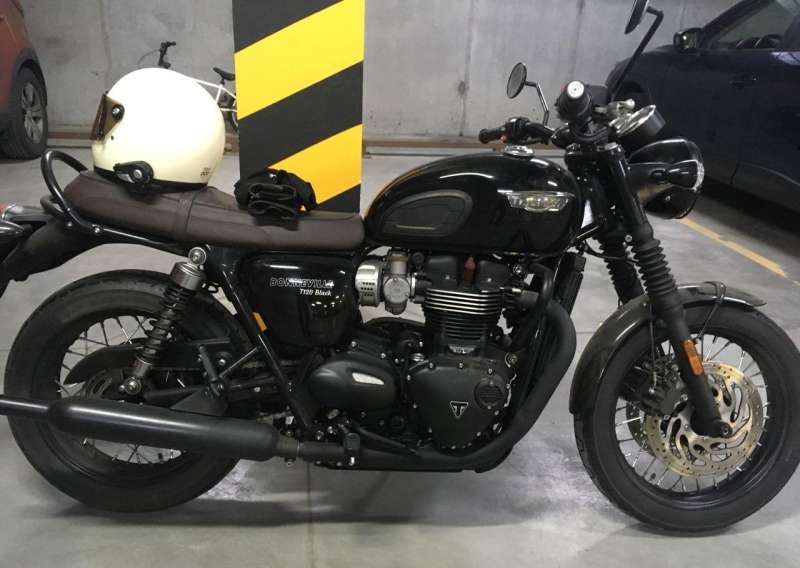 Triumph Bonneville T120 Black