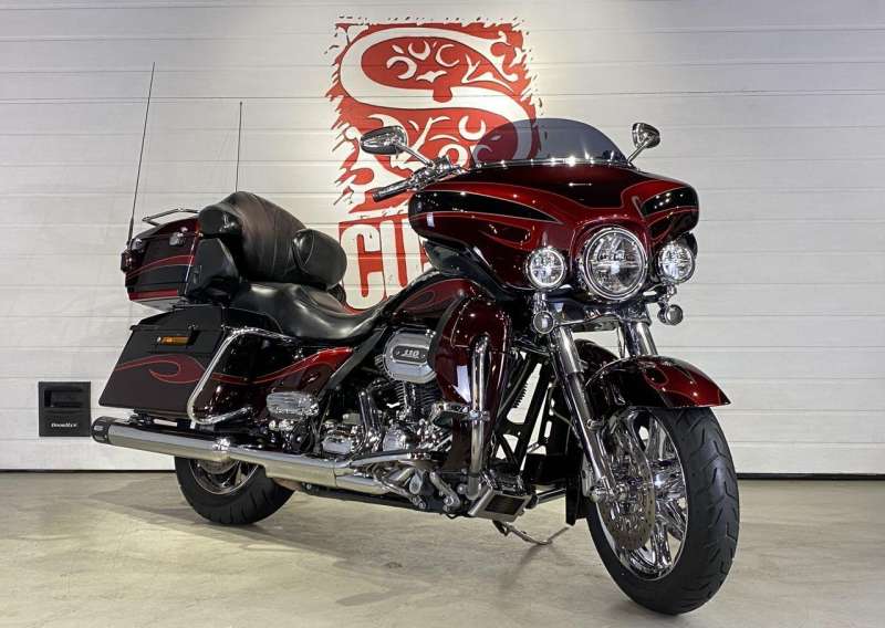 Harley Davidson CVO Ultra, 23800км, 2013 года