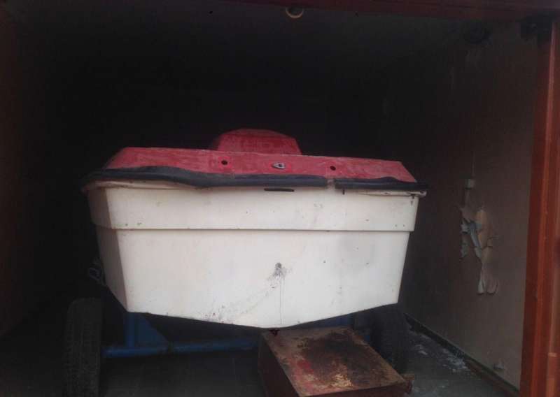 Продам катер борей. Стеклопластик. 5.5 м х 2.1 м