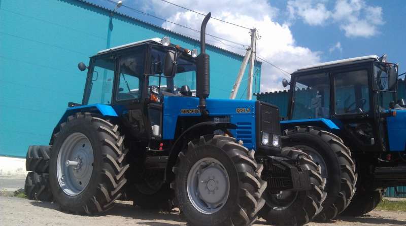 Трактор мтз "Беларус-1221.2"