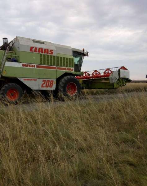 Зерноуборочный комбайн claas mega 208