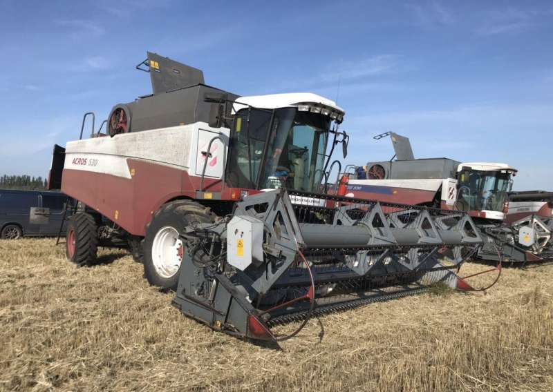 Зерноуборочный комбайн acros 530