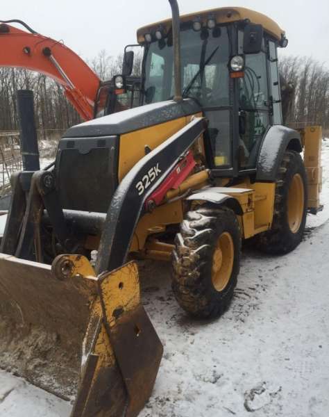 Экскаватор-погрузчик John Deere 325K