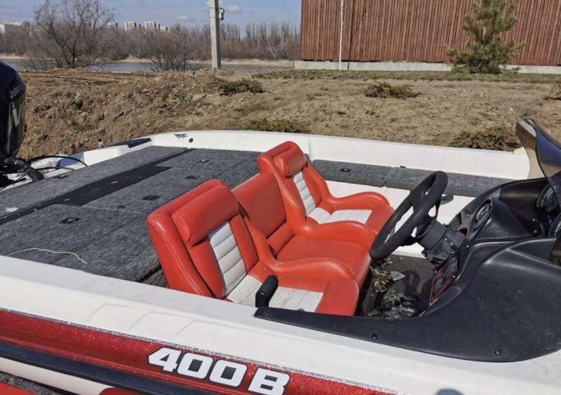 Катер Javelin 400B