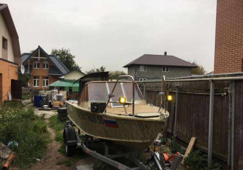 Лодка катер Серебрянка 3