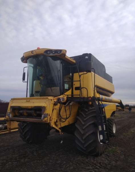 Комбайн зерноуборочный New Holland CSX 7060 2010г