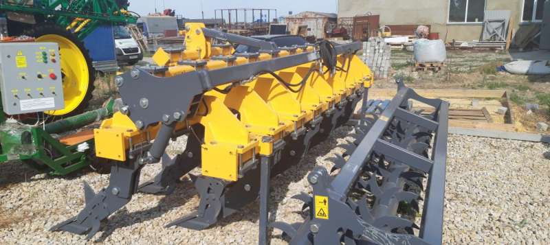 Глубокорыхлитель Донди Италия 9 лап 4 метра