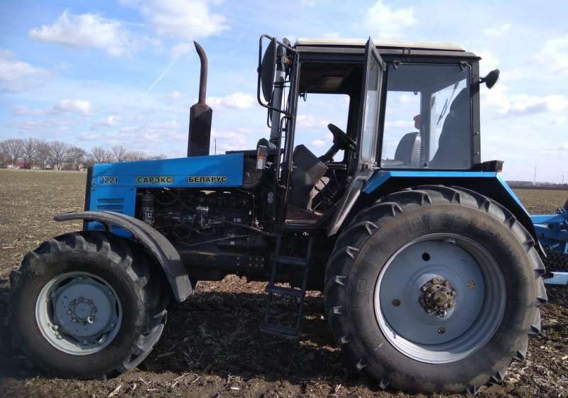 Трактор мтз-1221 Беларус