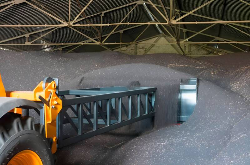 Отвал-буртовщик для телескопического погрузчика JCB