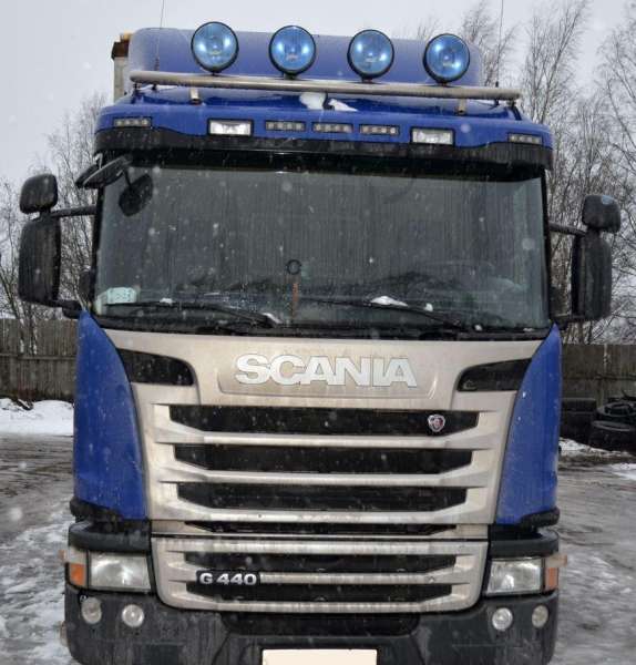 Сцепка тягач scania G440 + п/п щеповоз reisch rsbs