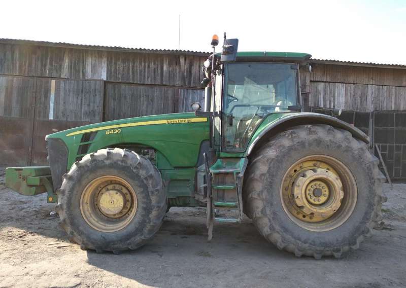 Трактор John Deere 8430