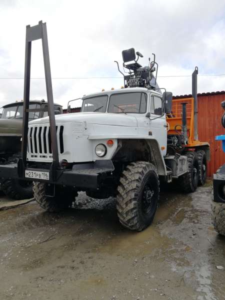 Лесовозный тягач Урал 43204 (на шасси Урал 5557)