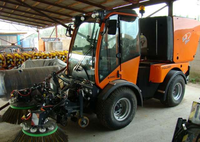 Коммунальная машина holder S990