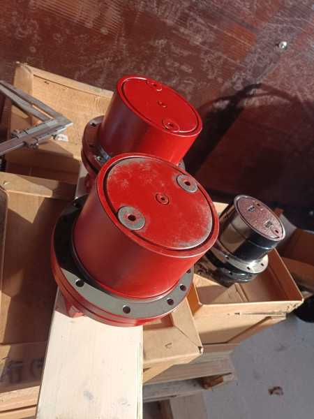 Kubota K008 Редуктор хода с мотором