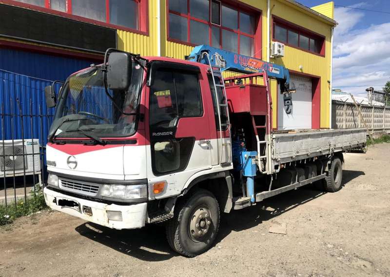 Бортовой с манипулятором hino ranger 1998г