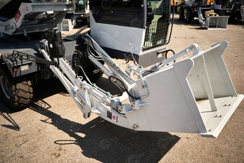 SDM 3 0 0 0 Самозагружающий бетоносмеситель Yugong