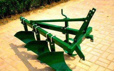 Плуг трехкорпусный 1l-320