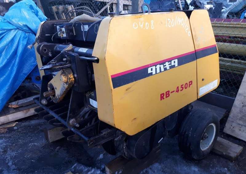 Японский прицепной пресс-подборщик Takakita RB-450